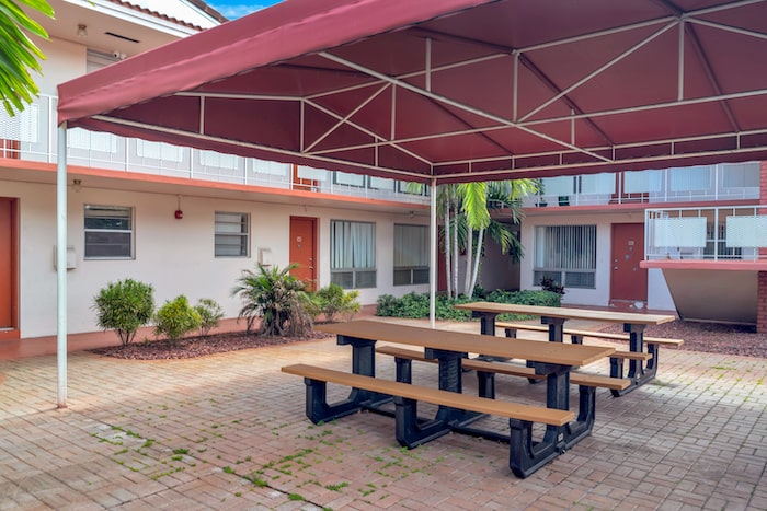 Hollywood Court Apartments 9