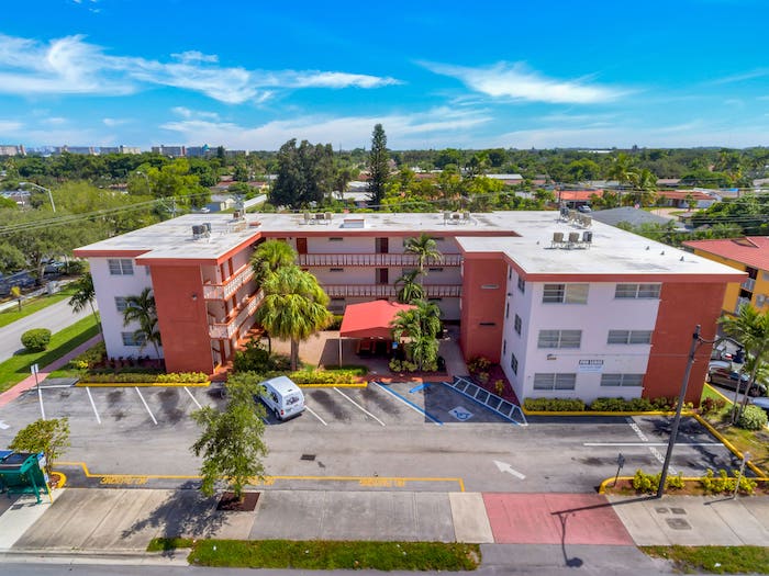 Hollywood Court Apartments 7